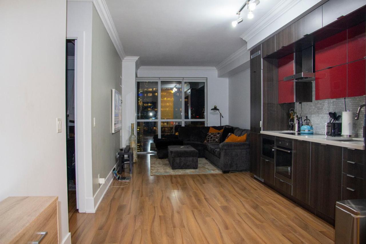 Downtown High-Rise Condo- Cn Tower View Toronto Exterior foto